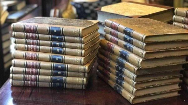 Как купить антикварные книги: советы и рекомендации для коллекционеров