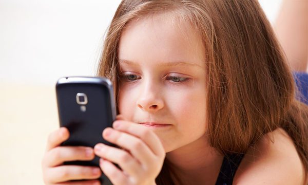 Влияние смартфонов на развитие детей и подростков: последствия и рекомендации